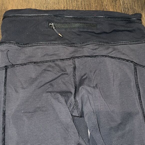 Lululemon
Leggings - Reflective bottoms - Picture 5 of 9